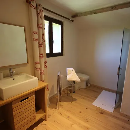 Дом отдыха Domaine Du Roc 34 Personnes